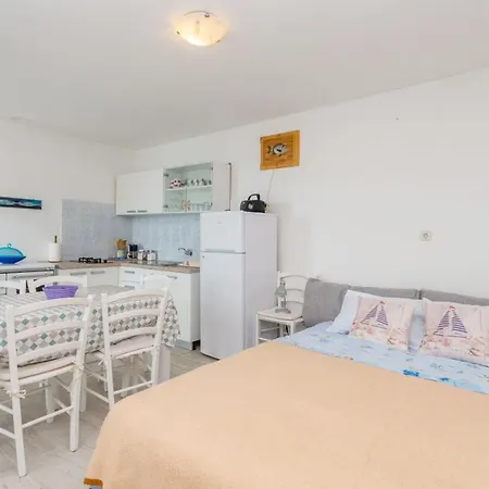 펜션 House Island Harbour Pašman